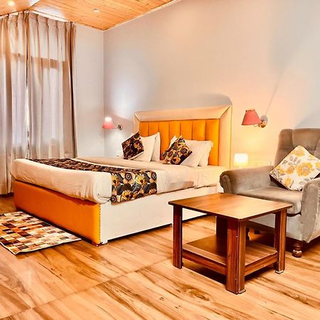 Hadimba Hill View By Hadimba Palace, Manali - Premium Room ! Family Hotel ! Parking ! Near Hadimba Temple Exteriör bild