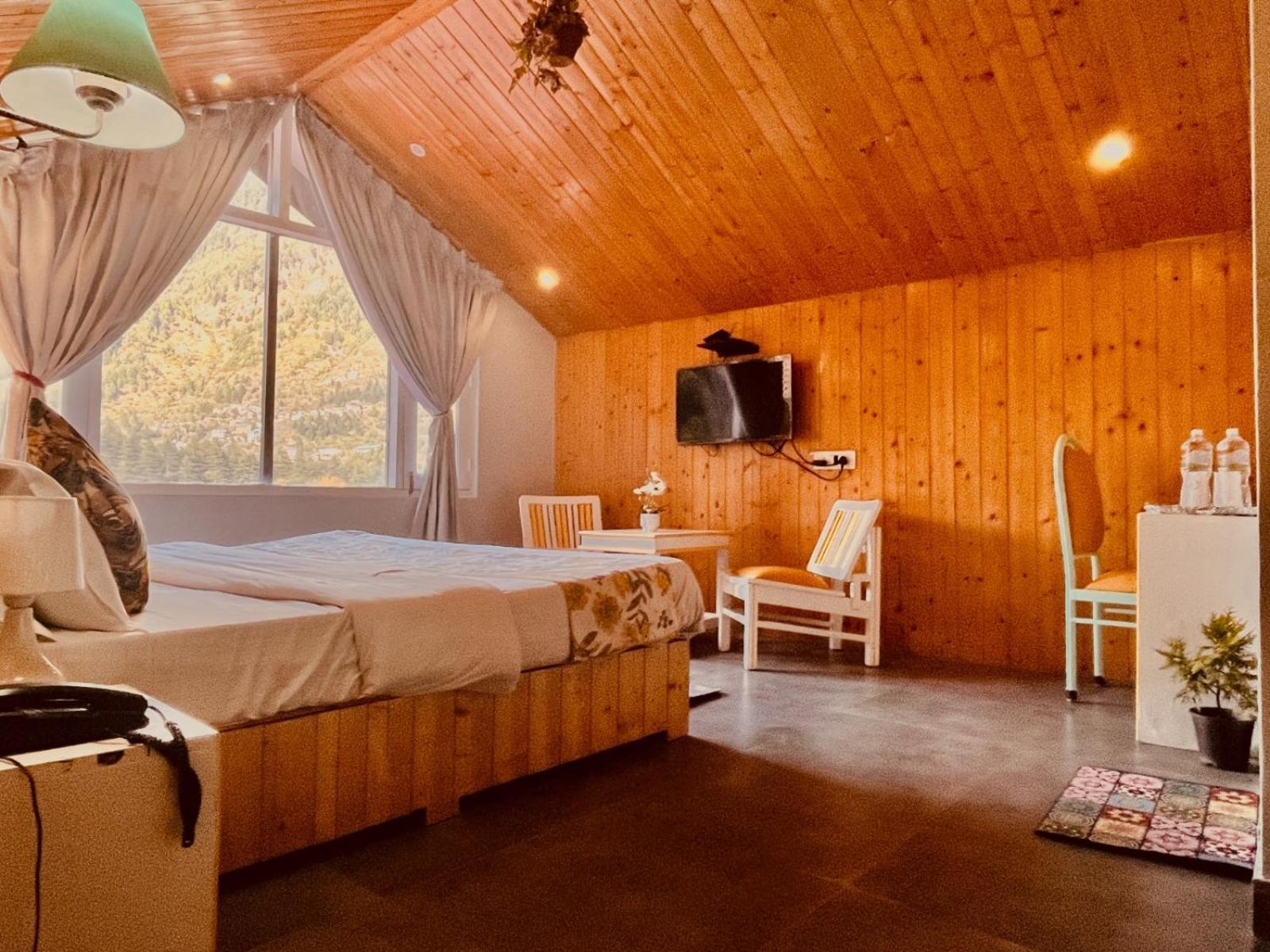 Hadimba Hill View By Hadimba Palace, Manali - Premium Room ! Family Hotel ! Parking ! Near Hadimba Temple Exteriör bild