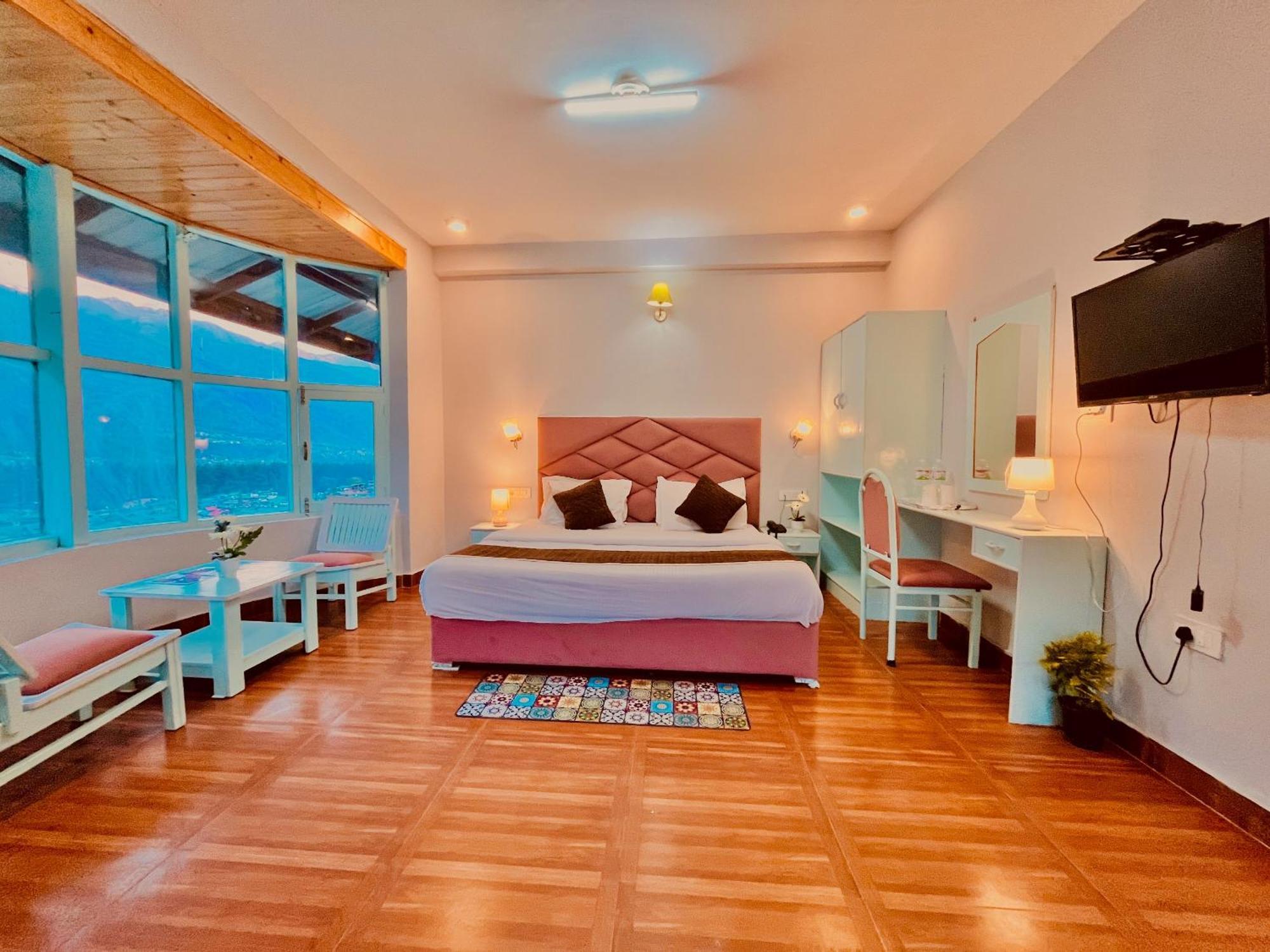 Hadimba Hill View By Hadimba Palace, Manali - Premium Room ! Family Hotel ! Parking ! Near Hadimba Temple Exteriör bild