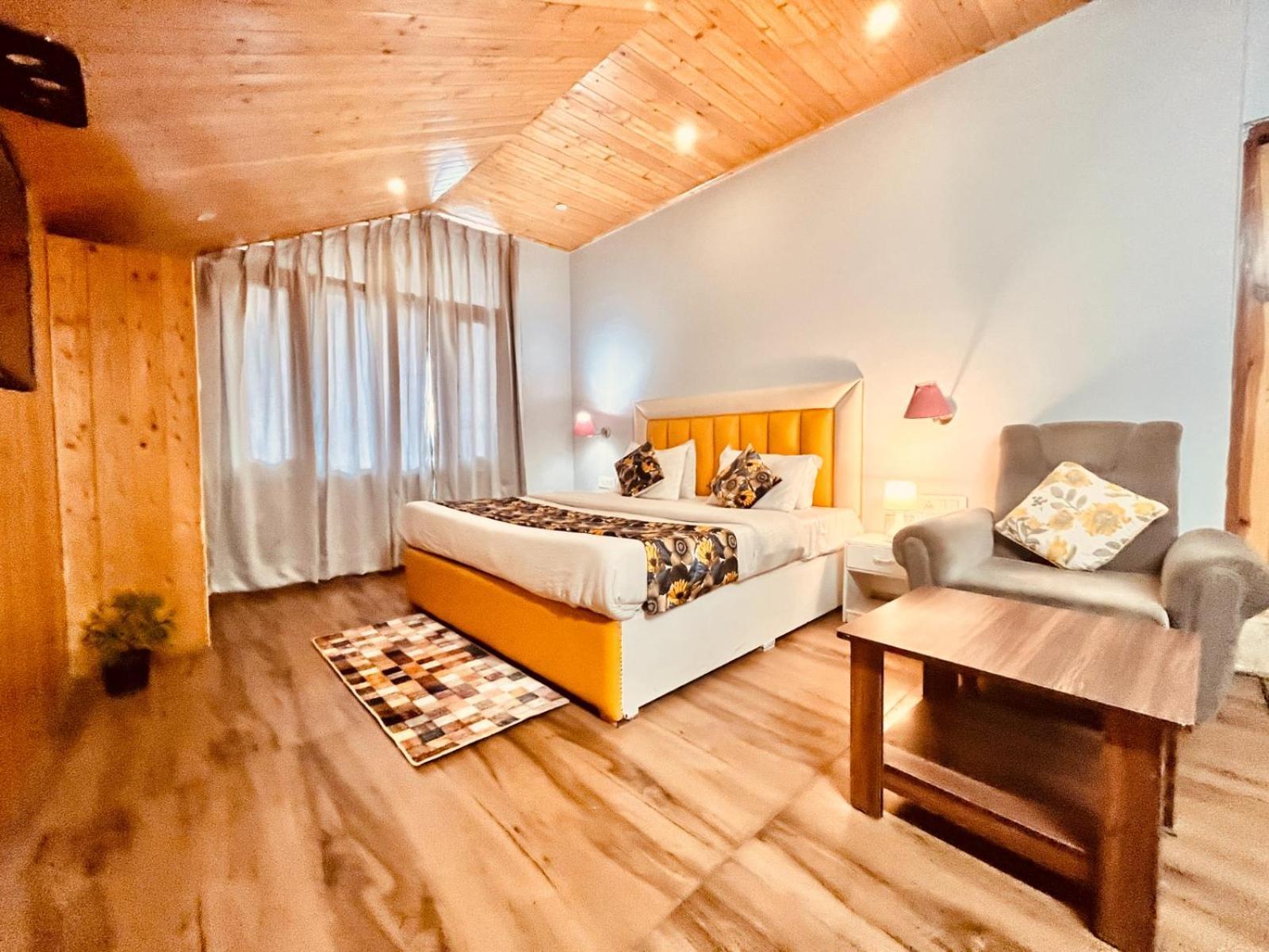 Hadimba Hill View By Hadimba Palace, Manali - Premium Room ! Family Hotel ! Parking ! Near Hadimba Temple Exteriör bild