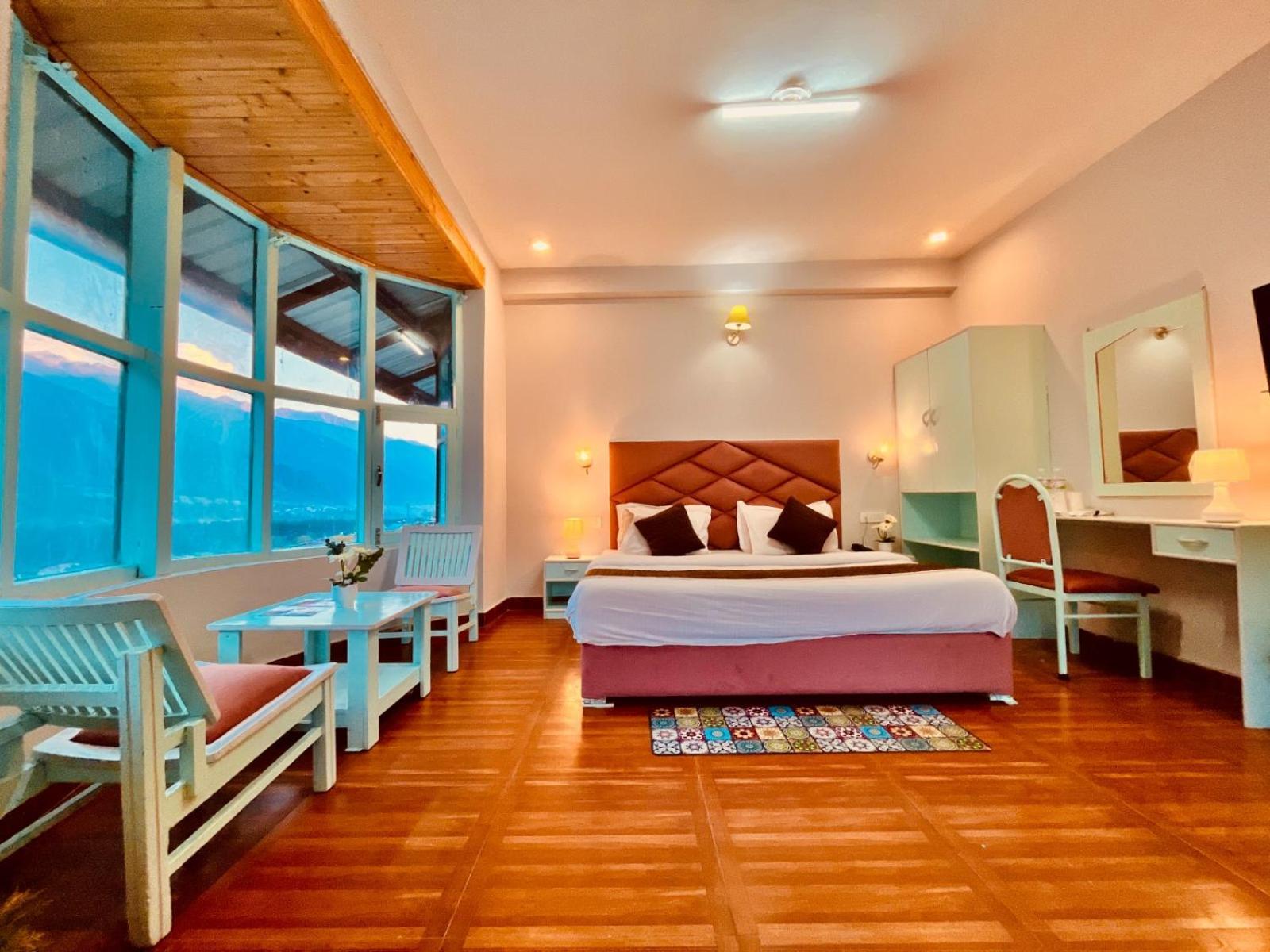 Hadimba Hill View By Hadimba Palace, Manali - Premium Room ! Family Hotel ! Parking ! Near Hadimba Temple Exteriör bild