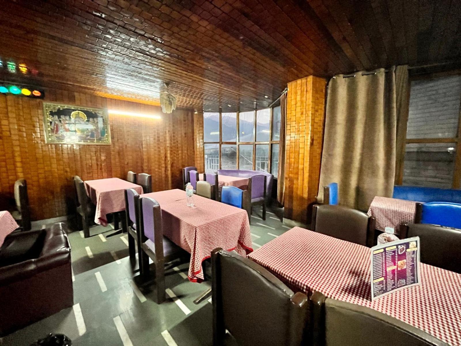 Hadimba Hill View By Hadimba Palace, Manali - Premium Room ! Family Hotel ! Parking ! Near Hadimba Temple Exteriör bild