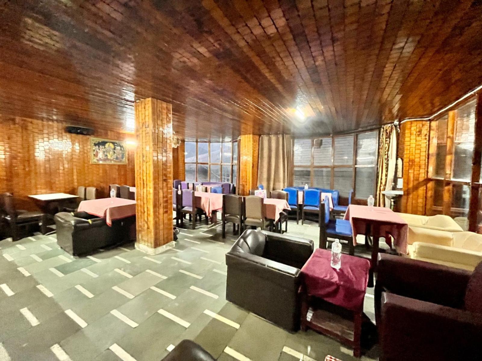 Hadimba Hill View By Hadimba Palace, Manali - Premium Room ! Family Hotel ! Parking ! Near Hadimba Temple Exteriör bild