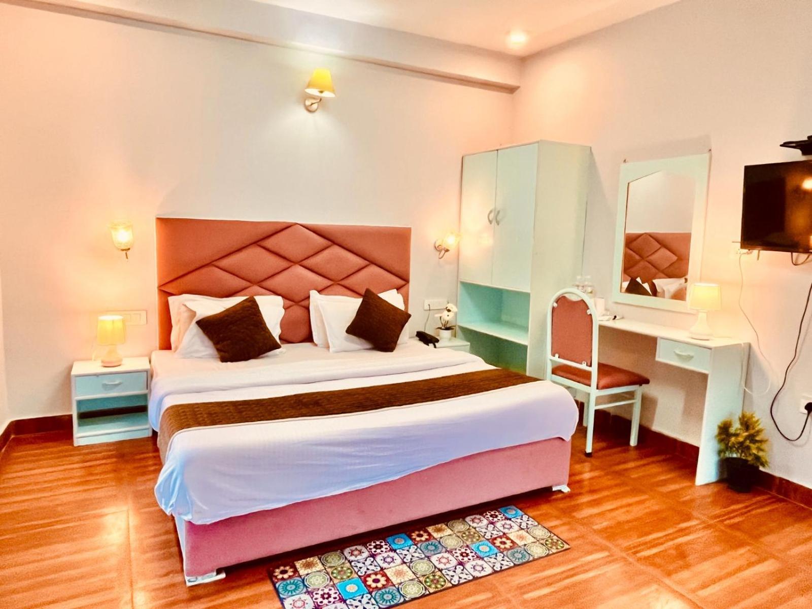 Hadimba Hill View By Hadimba Palace, Manali - Premium Room ! Family Hotel ! Parking ! Near Hadimba Temple Exteriör bild