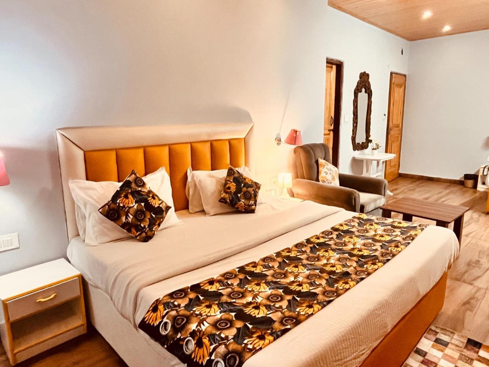 Hadimba Hill View By Hadimba Palace, Manali - Premium Room ! Family Hotel ! Parking ! Near Hadimba Temple Exteriör bild
