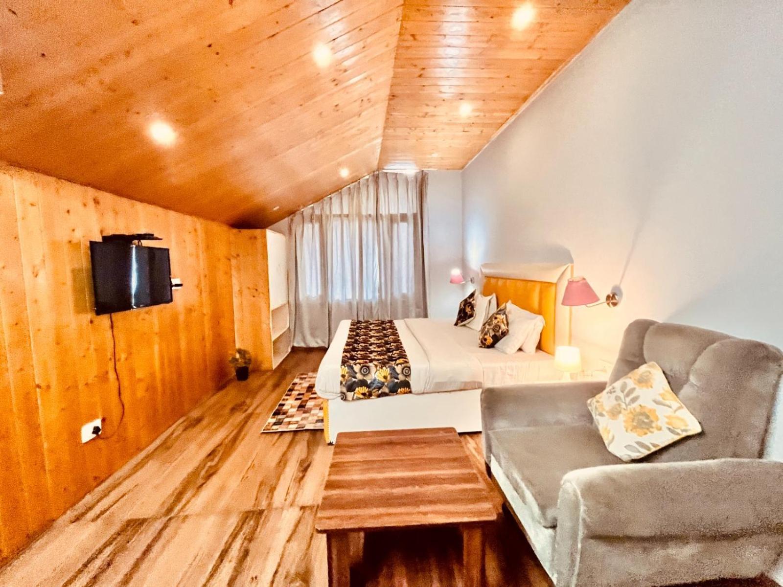 Hadimba Hill View By Hadimba Palace, Manali - Premium Room ! Family Hotel ! Parking ! Near Hadimba Temple Exteriör bild