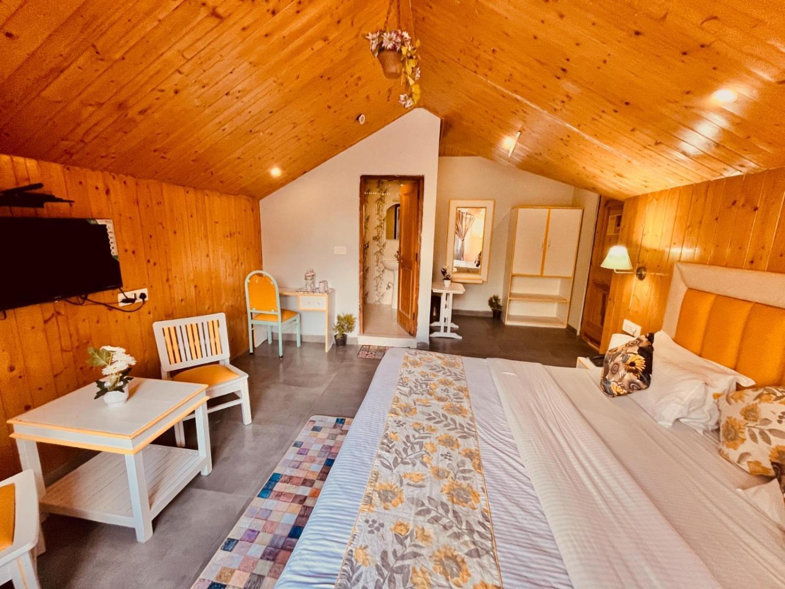 Hadimba Hill View By Hadimba Palace, Manali - Premium Room ! Family Hotel ! Parking ! Near Hadimba Temple Exteriör bild