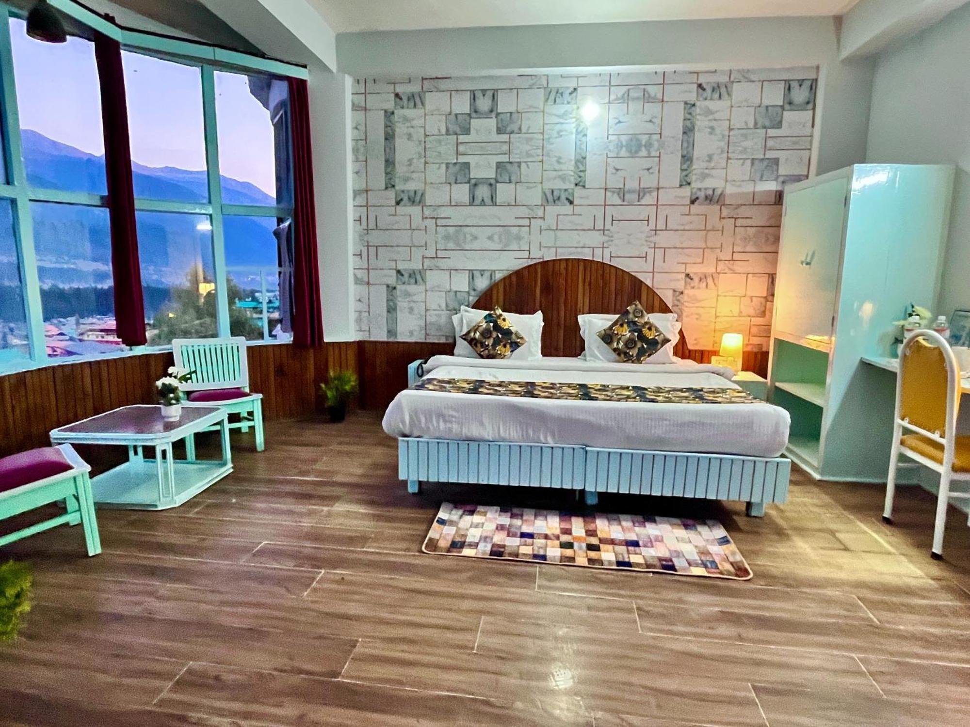 Hadimba Hill View By Hadimba Palace, Manali - Premium Room ! Family Hotel ! Parking ! Near Hadimba Temple Exteriör bild
