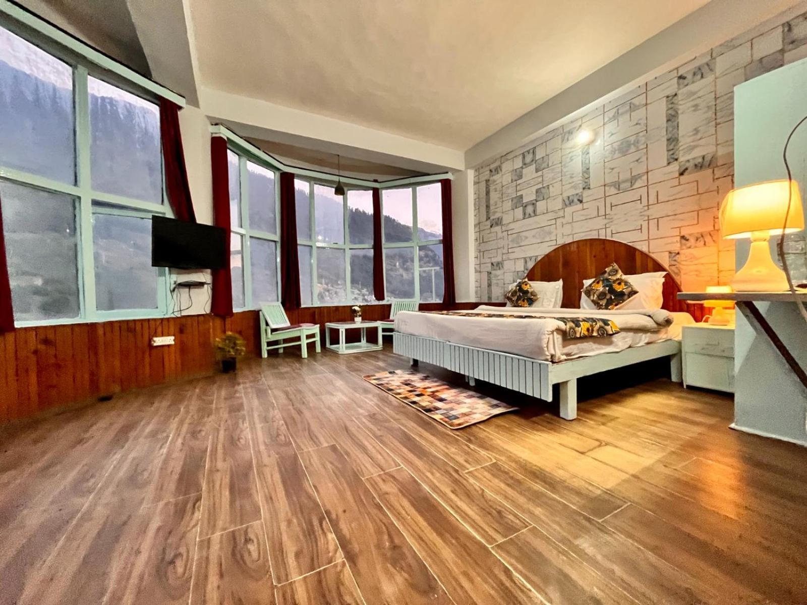 Hadimba Hill View By Hadimba Palace, Manali - Premium Room ! Family Hotel ! Parking ! Near Hadimba Temple Exteriör bild