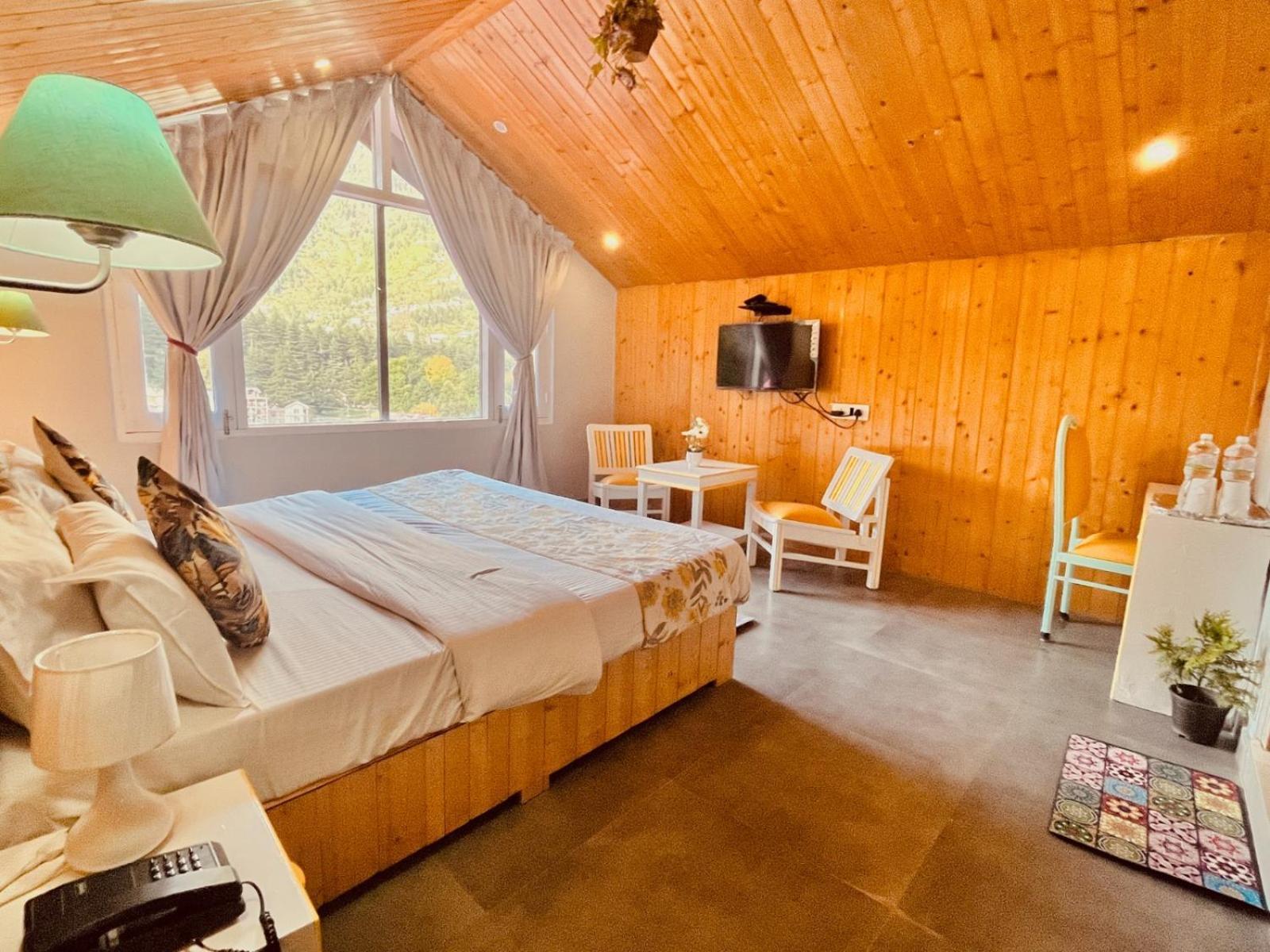 Hadimba Hill View By Hadimba Palace, Manali - Premium Room ! Family Hotel ! Parking ! Near Hadimba Temple Exteriör bild