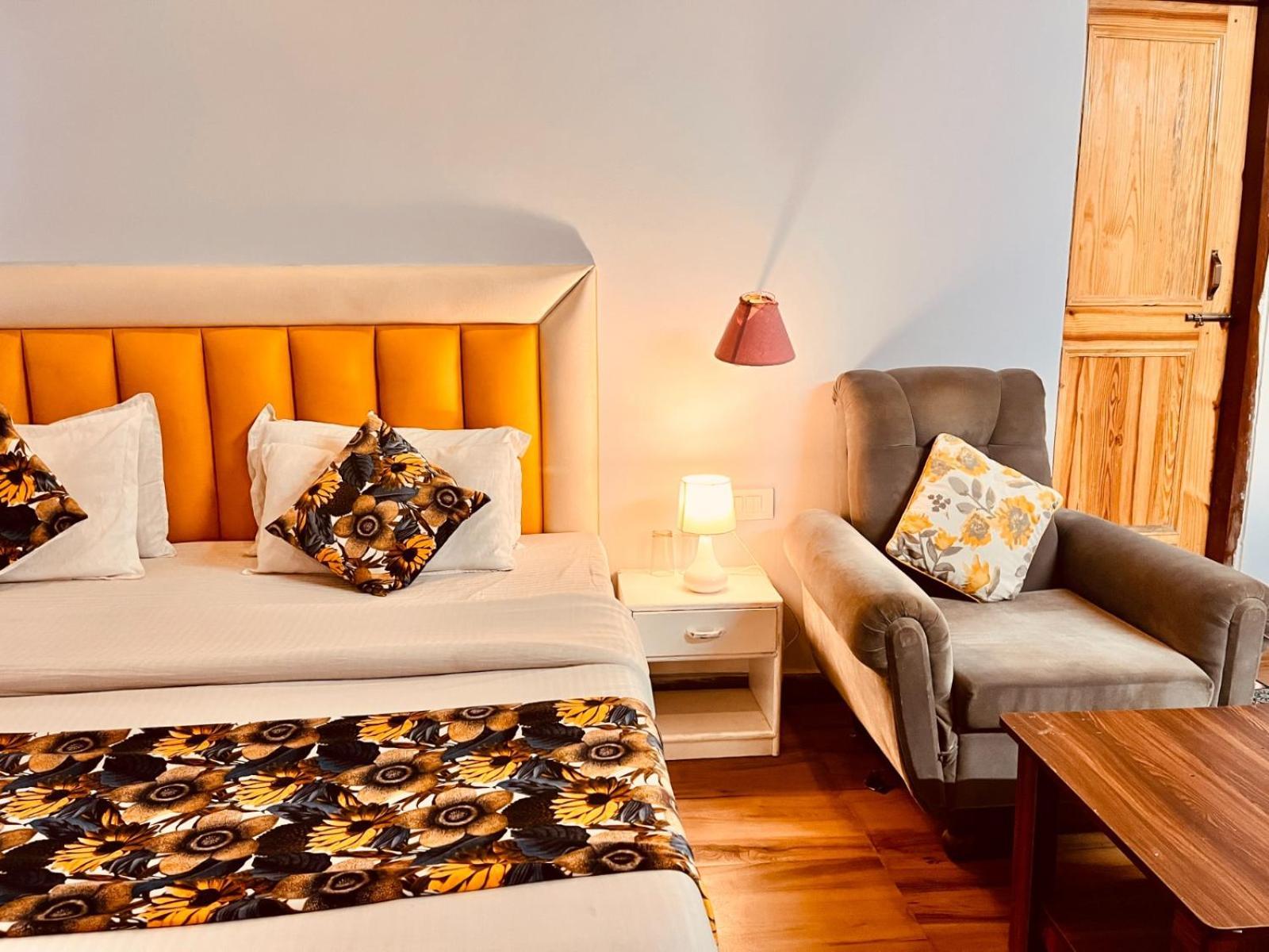 Hadimba Hill View By Hadimba Palace, Manali - Premium Room ! Family Hotel ! Parking ! Near Hadimba Temple Exteriör bild