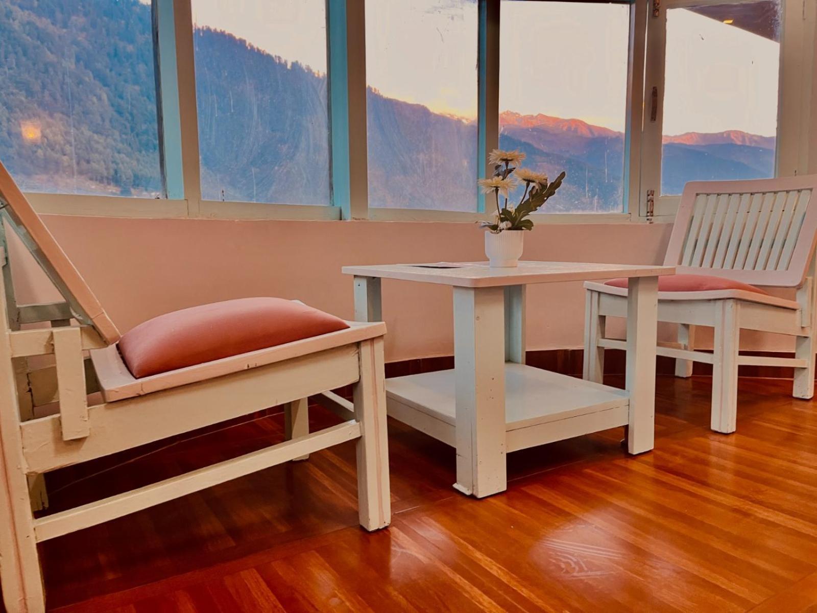 Hadimba Hill View By Hadimba Palace, Manali - Premium Room ! Family Hotel ! Parking ! Near Hadimba Temple Exteriör bild