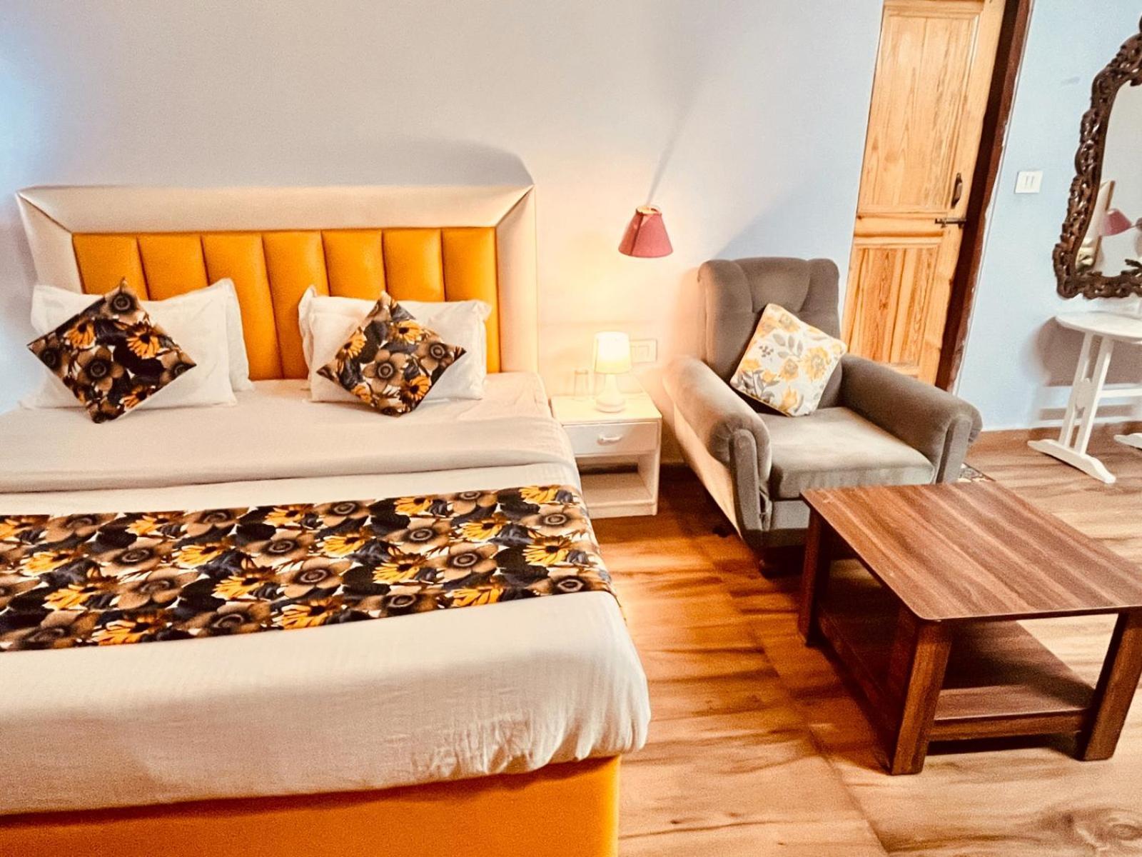 Hadimba Hill View By Hadimba Palace, Manali - Premium Room ! Family Hotel ! Parking ! Near Hadimba Temple Exteriör bild