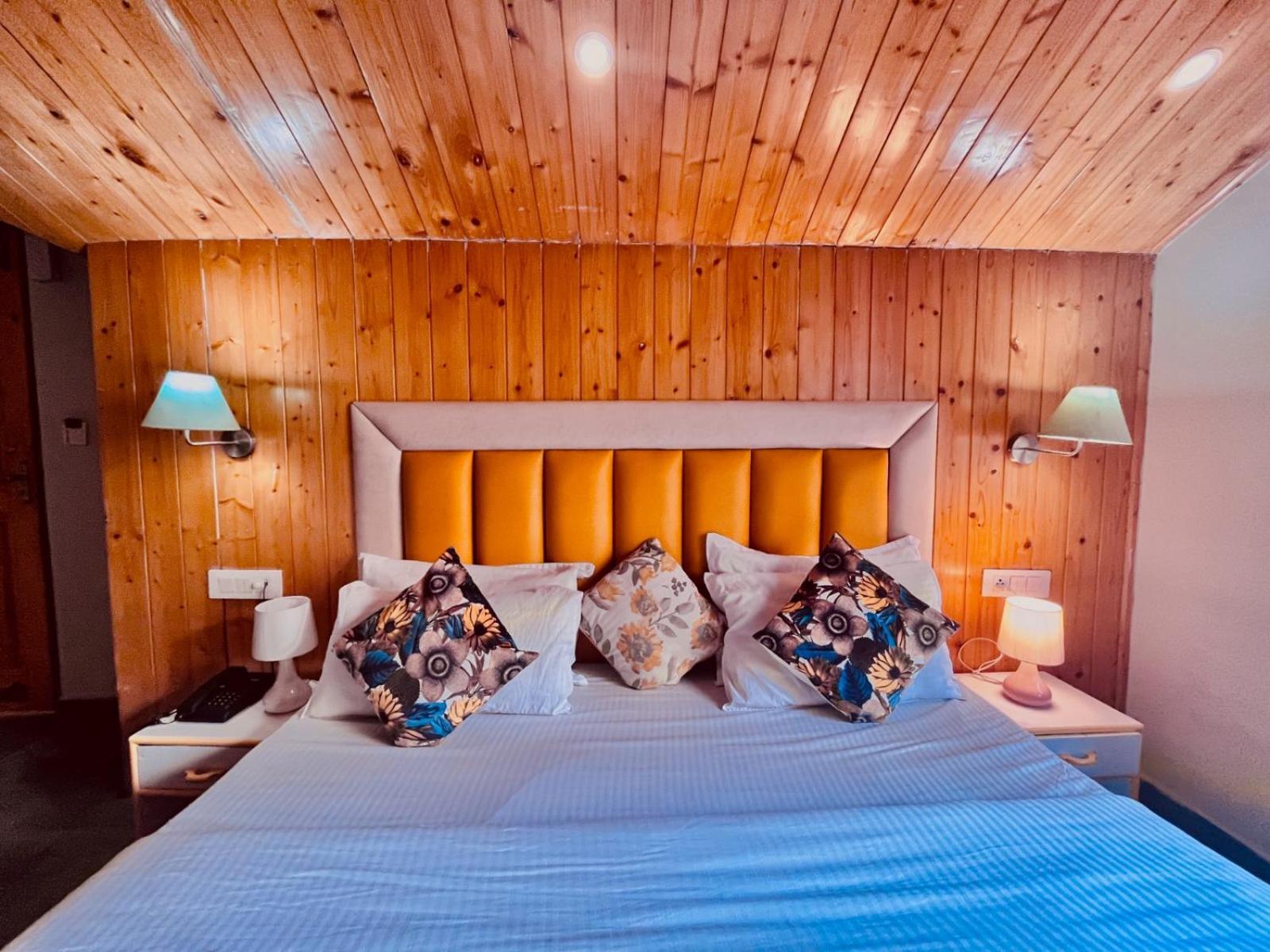 Hadimba Hill View By Hadimba Palace, Manali - Premium Room ! Family Hotel ! Parking ! Near Hadimba Temple Exteriör bild
