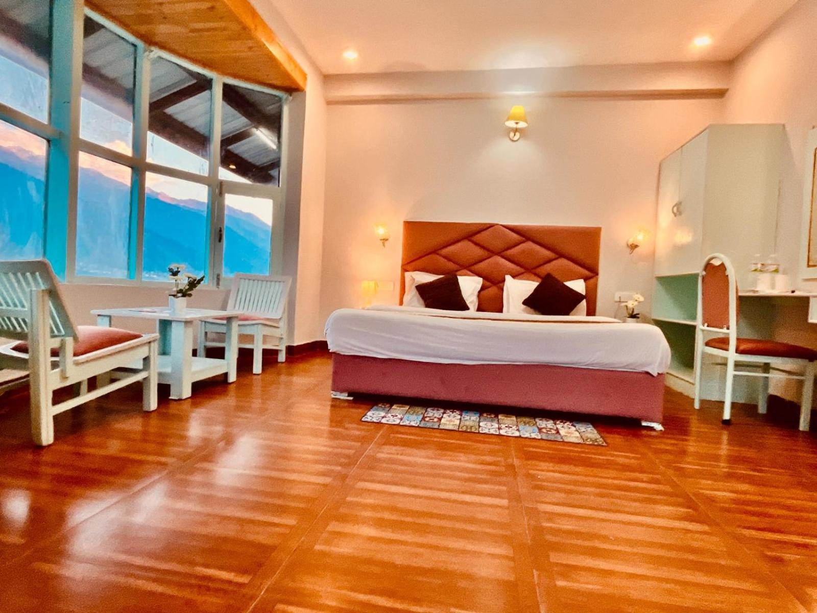 Hadimba Hill View By Hadimba Palace, Manali - Premium Room ! Family Hotel ! Parking ! Near Hadimba Temple Exteriör bild