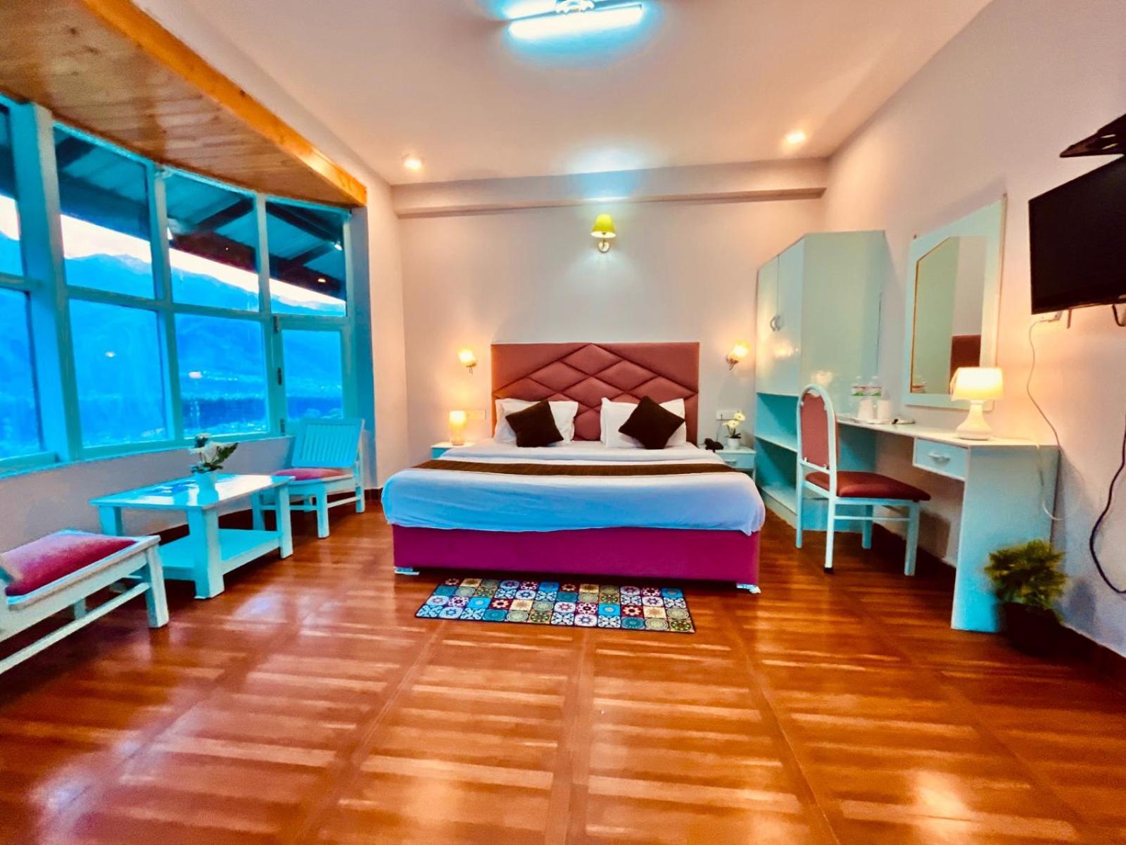 Hadimba Hill View By Hadimba Palace, Manali - Premium Room ! Family Hotel ! Parking ! Near Hadimba Temple Exteriör bild