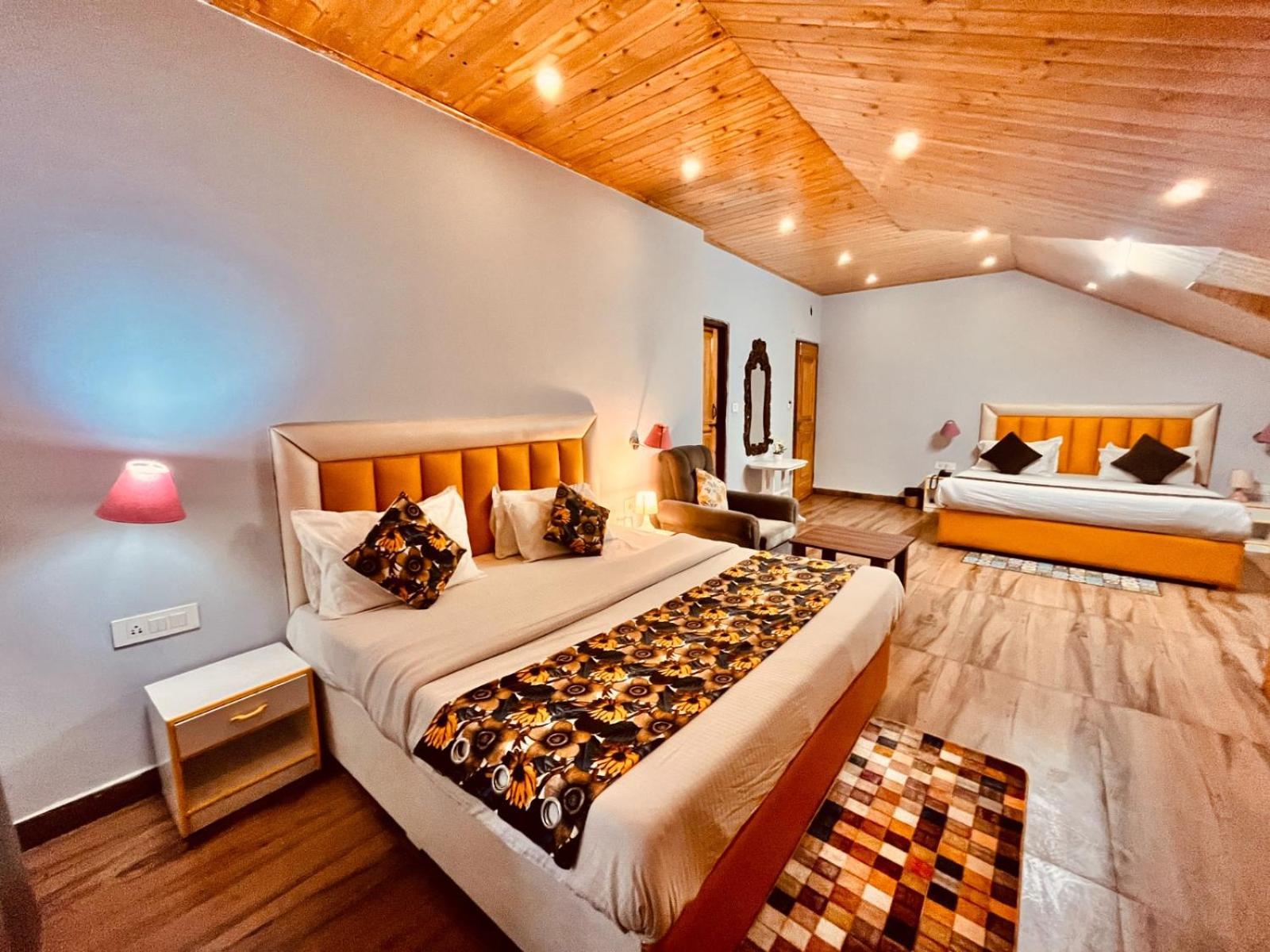 Hadimba Hill View By Hadimba Palace, Manali - Premium Room ! Family Hotel ! Parking ! Near Hadimba Temple Exteriör bild