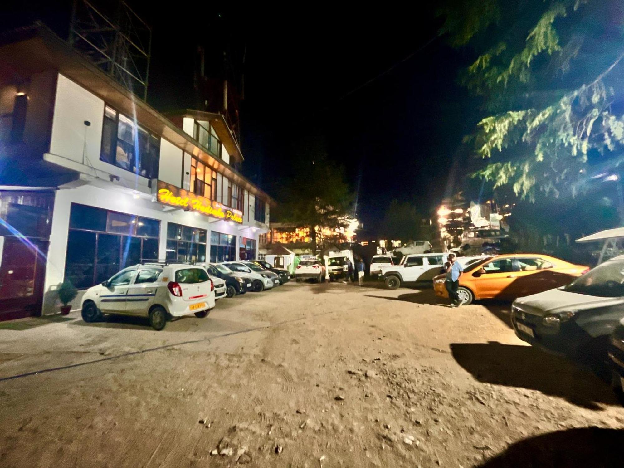 Hadimba Hill View By Hadimba Palace, Manali - Premium Room ! Family Hotel ! Parking ! Near Hadimba Temple Exteriör bild