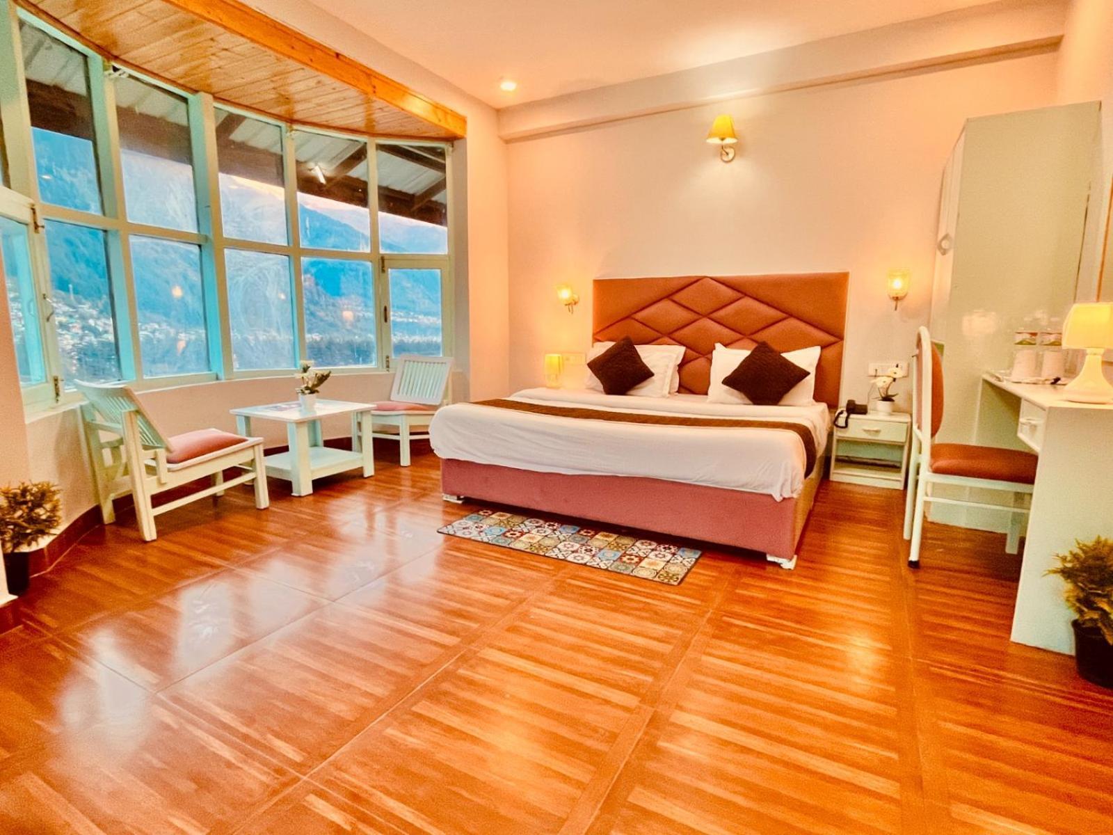 Hadimba Hill View By Hadimba Palace, Manali - Premium Room ! Family Hotel ! Parking ! Near Hadimba Temple Exteriör bild