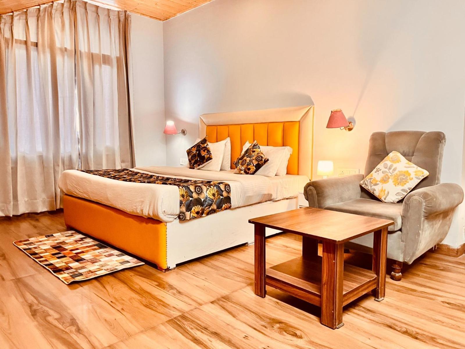 Hadimba Hill View By Hadimba Palace, Manali - Premium Room ! Family Hotel ! Parking ! Near Hadimba Temple Exteriör bild