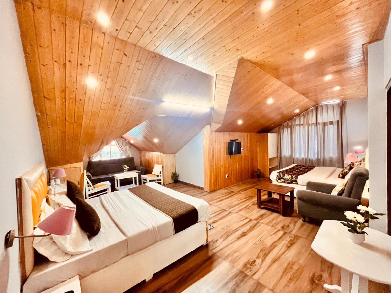 Hadimba Hill View By Hadimba Palace, Manali - Premium Room ! Family Hotel ! Parking ! Near Hadimba Temple Exteriör bild