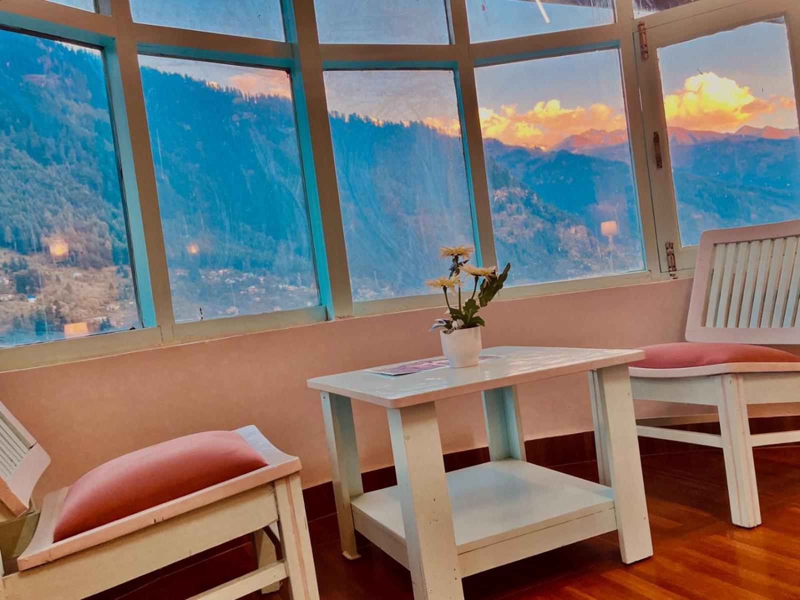 Hadimba Hill View By Hadimba Palace, Manali - Premium Room ! Family Hotel ! Parking ! Near Hadimba Temple Exteriör bild