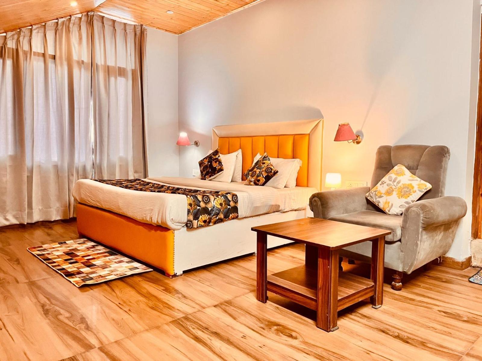 Hadimba Hill View By Hadimba Palace, Manali - Premium Room ! Family Hotel ! Parking ! Near Hadimba Temple Exteriör bild